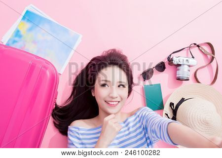 Travel Woman Selfie Happily And Look Somewhere On The Floor