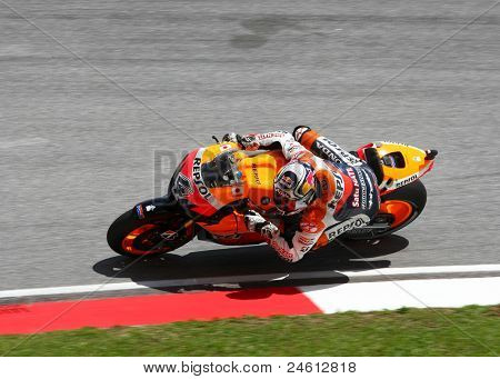 SEPANG, Maleisië - 23 oktober: MotoGP rider Andrea Dovizioso opwarmt voor de belangrijkste race van de Shell