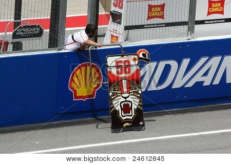 SEPANG - 21 Ekim: Bir ileti parça ücretsiz sırasında iki yanına Marco Simoncelli gönderir bir kadro 