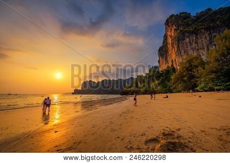 Krabi, Thaliand - April 4, 2018 : Tourists Rest At The Railay Beach Just Before Sunset, With  Massiv