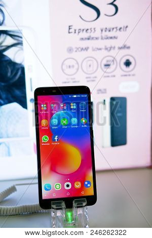 Bangkok, Thailand - February 9, 2018: Hands On Infinix S3, The Latest Android Smartphone For Medium