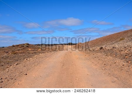 Photo Picture Of A Countryside Desert Dirt Road