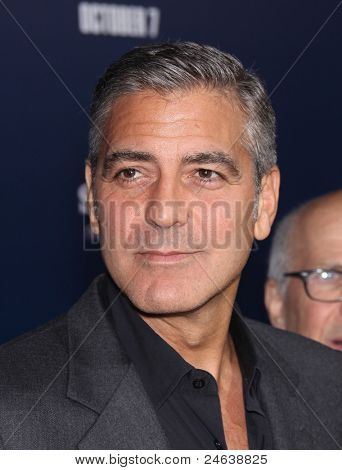 LOS ANGELES - 27 settembre: George Clooney arriva alla 
