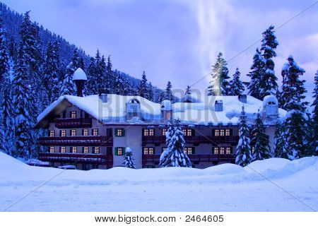 Hotel v sněhu