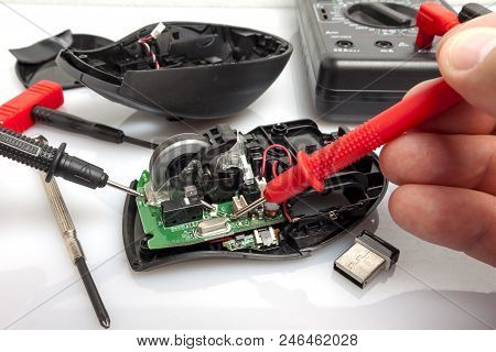 Disassembly Of The Old Wireless Computer Mouse