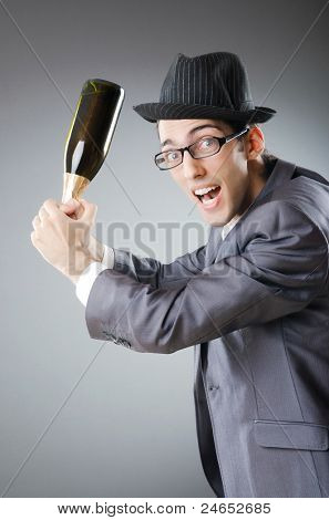 Kaufmann mit Flasche Champagner