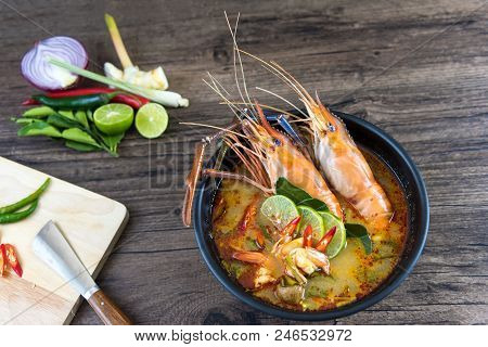 Close Up Asian Spicy Soup With Shrimp In Bowl , Famous Thai Food Cuisineม Tom Yum Goong Spicy Sour S