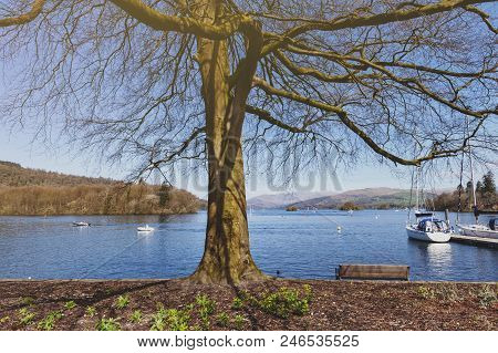 South Lakeland, Uk - April 2018: Beautiful Bowness Bay Seen From The Bank Of Windermere At Bowness-o