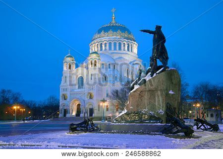 Saint Petersburg, Russia - March 05, 2018: Monument To Admiral S.o. Makarov On The Background Of The