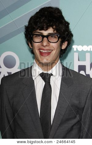 LOS ANGELES - 26 oktober: Matt Bennett ankommer på Nickelodeon's 2011 TeenNick HALO Awards afholdt på Ho