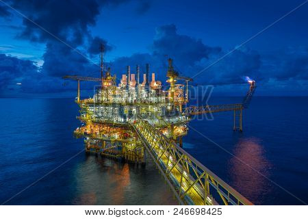 Offshore Oil And Gas Processing Platform, Oil And Gas Industry To Treat Raw Gases And Sent To Onshor