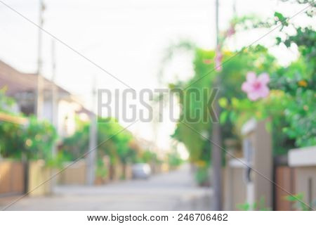 Counter Service In Company Or Showroom With Staff Customer Relations Counseling To Pay And Agreed To