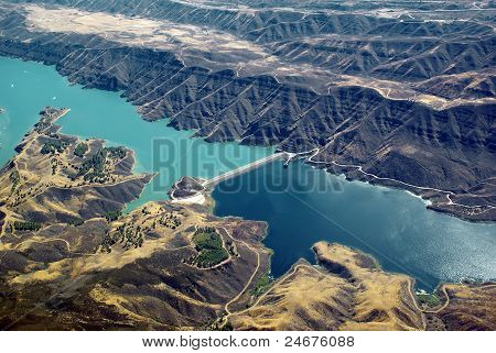 Bezinky Forebay & Castaic jezero Dam
