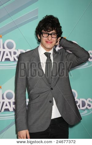 LOS ANGELES - 26 oktober: Matt Bennett ankommer ved 2011 Nickelodeon TeenNick HALO Awards på Hollywoo
