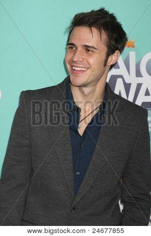 LOS ANGELES - 26 października: Kris Allen w 2011 r. Nickelodeon pulchny HALO nagrody w Hollywood 