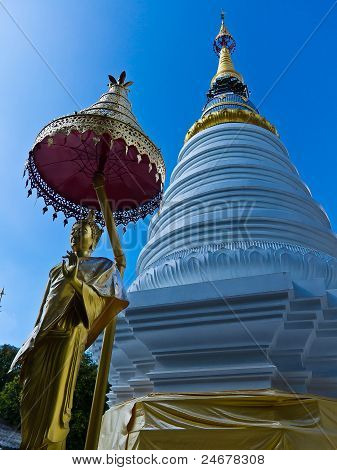 Beyaz Pagoda Buda heykeli ile