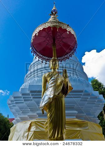 Beyaz Pagoda Buda heykeli ile