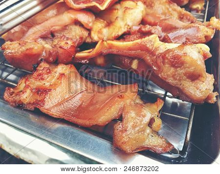 Grilled Chitterlings Or Roast Chitterlings On The Stove, After Finish For Sale In Dish,thai Food. Vi
