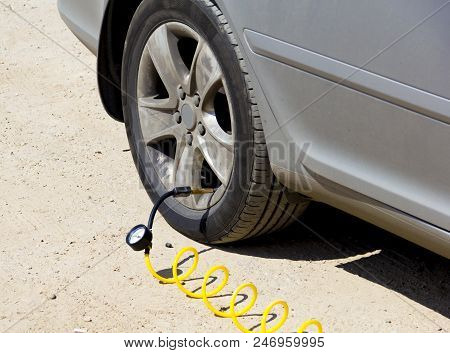 Launched The Wheel Of The Car, Pumping The Wheels With A Compressor