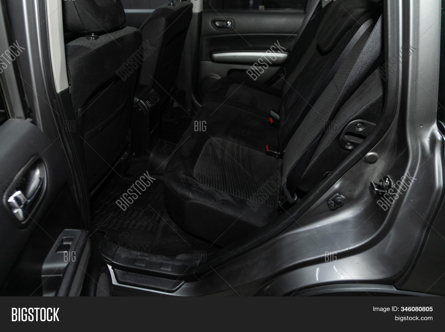 x trail 3 car seats
