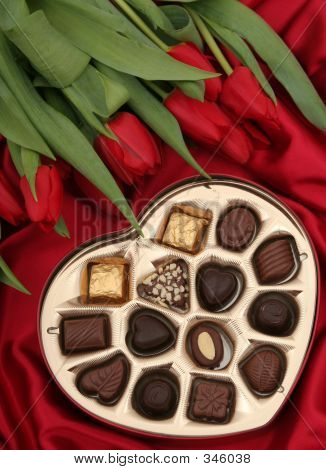 Srdce ve tvaru krabice Candy a tulipány