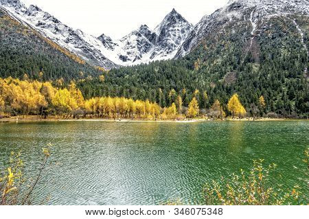 The Beautiful Autumn Scenery Of Bipeng Ditch