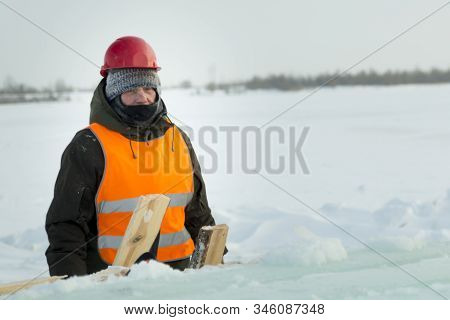 Slinger In An Orange Helmet At The Installation Site