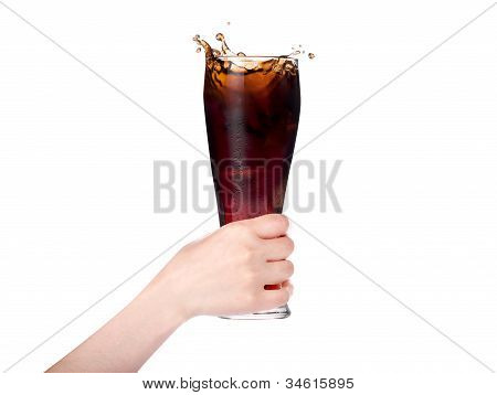 Nő kezében friss Cola jégkockát