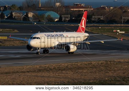 Istanbul / Turkey - March 28, 2019: Turkish Airlines Airbus A320 Tc-jui Passenger Plane Departure At