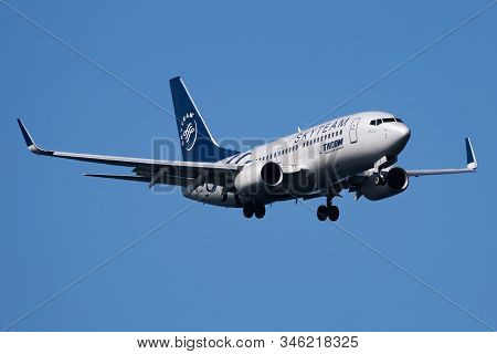 Istanbul / Turkey - March 29, 2019: Skyteam Tarom Boeing 737-700 Yr-bgf Passenger Plane Arrival And 