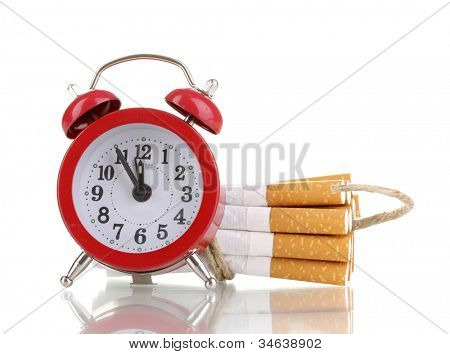 Cigarros, amarrados com corda e pavio isolateed branco