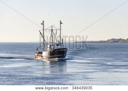 New Bedford, Massachusetts, Usa - January 22, 2020: Scalloper Frontier Homebound In New Bedford Oute