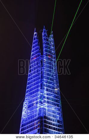 LONDON, UK - juli 5: Åbnede The delt med en lys og laser show på juli 5, 2012 i London. Den 