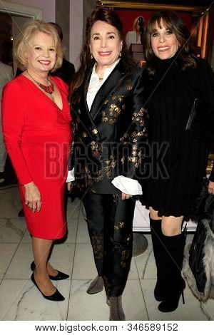 LOS ANGELES - JAN 18: Kathy Garver, Donelle Dadigan, Kate Linder at the Hollywood Museum's celebration for the 40th Anniversary of 