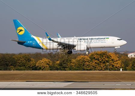Budapest / Hungary - October 14, 2018: Ukraine International Airlines Boeing 737-800 Ur-pst Passenge