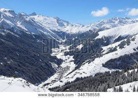 Austria Mountains Winter Wonderland - Mayrhofen Ski Resort In Tyrol. Austrian Central Alps.