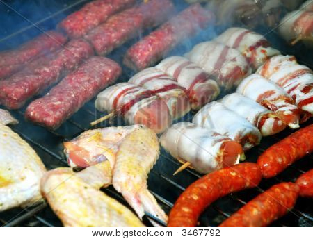 Kød på grillen