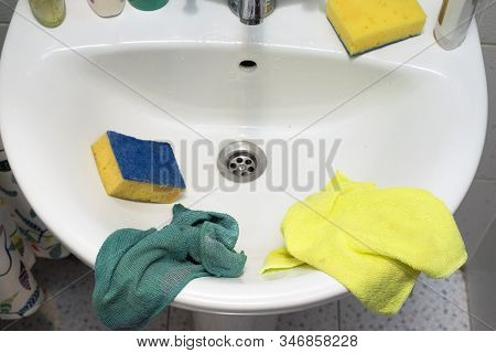 Sponges And Disposable Towles For Cleaning A Sink, Indoor Close Up