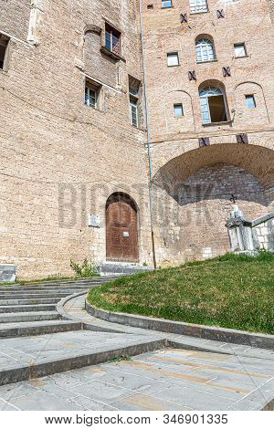 Photos Of The Beautiful Medieval Streets And Houses Of The Umbrian Towns (italy)