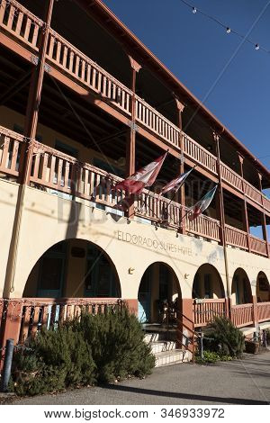 Bisbee, Arizona / Usa - December 29, 2019: Buildings Lining Main Street On A Clear Day At The Edge O