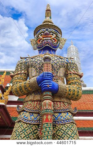 Demônio guardião no Wat Phra Kaew, Templo do Buda Esmeraldo, Bangkok, Tailândia