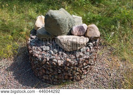 Divnogorye, Voronezh Region, Russia, August - 18.2021: Archaeological Park. Fragment Of The Geologic