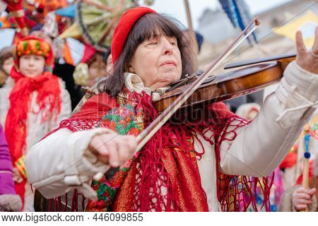 Lviv, Ukraine - January 8, 2022 : Folk Musician, Woman Violonist At The Flash Of Christmas Star Fest