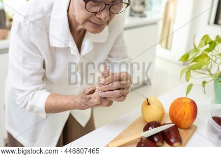 Asian Old Elderly Stopping The Bleeding At Tip Of Forefinger,suffering From A Knife Wound On Her Ind
