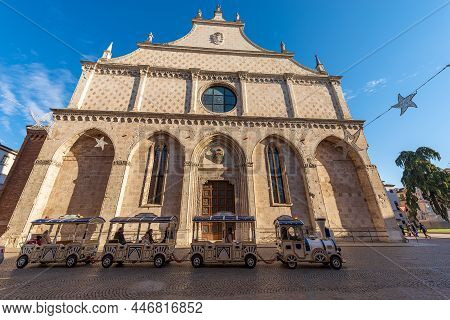 Vicenza, Italy - Jan 8, 2022: Vicenza. Main Facade Of The Cathedral Of Santa Maria Annunciata In Got