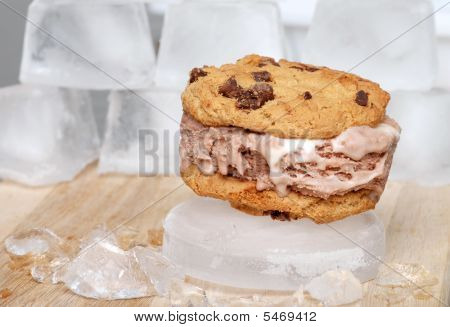 Chokolade Chip Ice Cream Sandwich