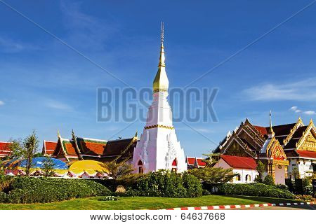 Idyllic Blue Sky Wat Pra That Choeng Chum
