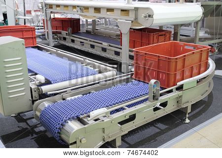 image of automatic conveyor