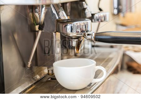 Prepares espresso in coffee shop