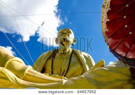 Pubtic The large Statue of kruba Siwichai in Doi ti temple